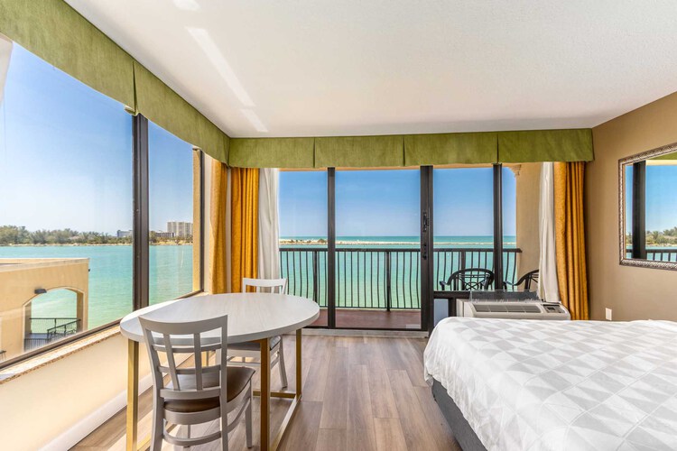 Private balcony with Gulf view